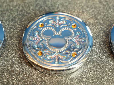 ミッキーシェイプデザインのコンパクトミラー