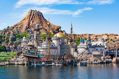 ディズニーシーの人気アトラクションの待ち時間比較