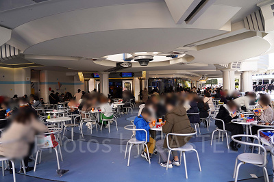 パン・ギャラクティック・ピザ・ポート（屋外席）の混雑状況（12時23分時点）