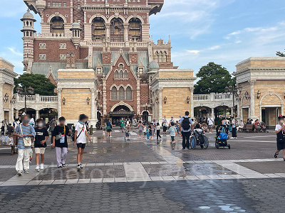 ディズニーシー8月の混雑状況 暑いので水遊びが人気