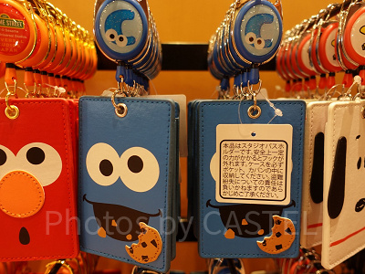 クッキーモンスター　リール付きパスケース