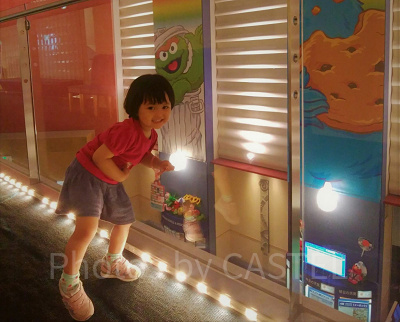 ホテル近鉄ユニバーサルシティ内からレストランへ続く廊下