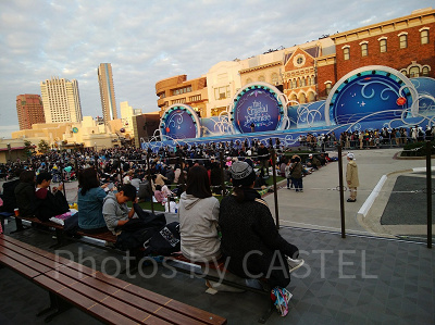 「クリスタルの約束」特別鑑賞エリアの風景(上演開始1時間半前)/USJ