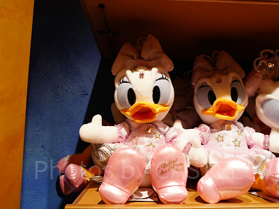 ビリーヴシーオブドリームス　デイジー　ぬいぐるみ ぬいぐるみバッジ ビリーヴ きらめく新コスチューム！東京ディズニーシー「ビリーヴ！〜シー
