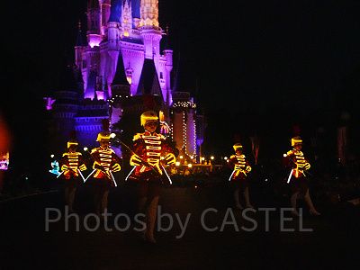 ミッキーのドリームライツ・トレイン後ろのダンサー