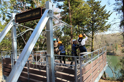 スタッフのカウントダウンで出発／飛行おにのジップラインアドベンチャー