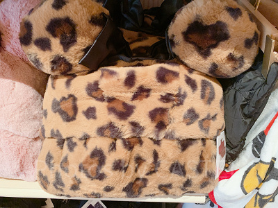 ディズニーブランケット(ヒョウ柄ミニーフード付きデザイン)