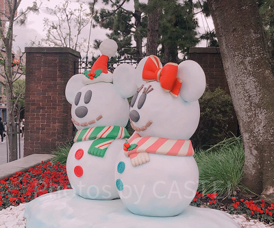 ディズニーのクリスマスイベントキャラクターのスノースノー