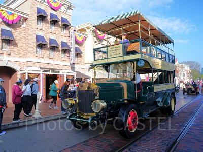 カリフォルニアアナハイムディズニーのアトラクション：メインストリート・ビークル