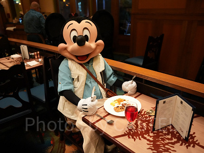 カリフォルニアアナハイムディズニー：ストーリーテラーズカフェで優雅な朝食キャラクターダイニングを