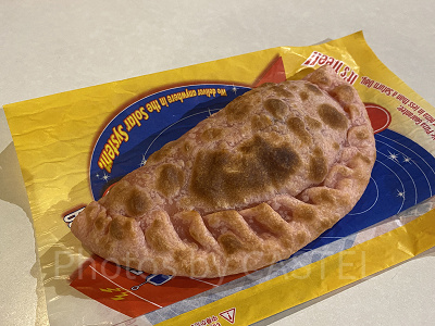 ディズニーランド食べ歩き:チキンとトマトのカルツォーネ