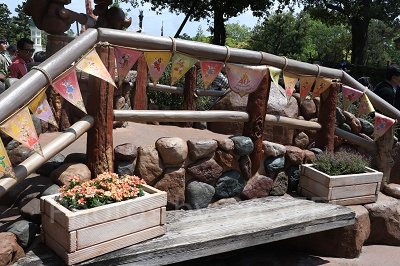 ディズニーランド5月混雑状況レポート:ガーランドのデコレーション