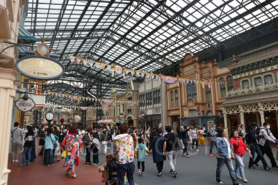 ディズニーランド5月混雑状況レポート：ワールドバザールの様子(10:00頃)