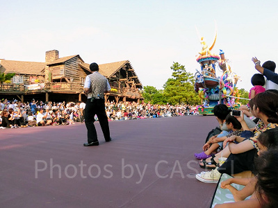 ディズニーランドのパレードは人気