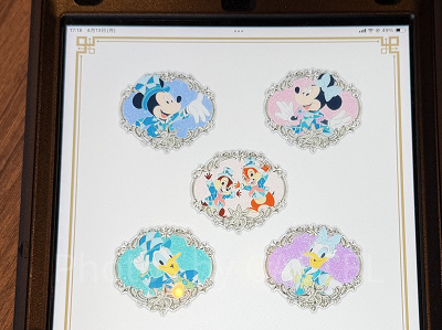 ディズニーシー25周年デザインのピンバッジ