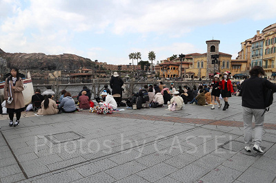 ディズニーシー3月混雑状況レポート：ミッキー広場（11:30頃）