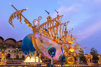 ディズニーシー・プラザ設定：18㎜ SS1/20 F9.0 ISO320