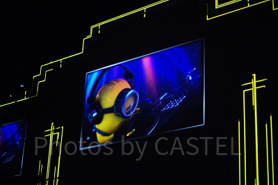 壁に映し出されるＤＪミニオン