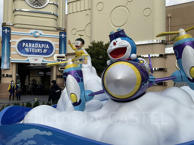 ドラえもんXRライドの入口にはドラえもんとのび太の姿が!