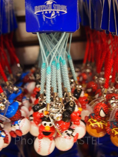ユニバ　ストラップセット！ USJ セサミストリート チャーム 4個セット ファスナートップ風