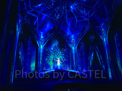 Let It Goを歌うエルサ〔アナとエルサのフローズンジャーニー〕