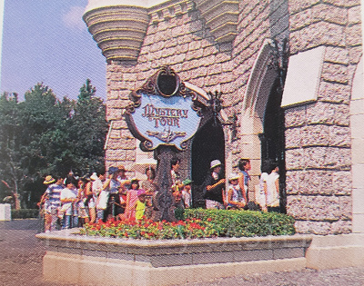 シンデレラ城ミステリーツアーの入口