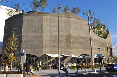 神戸ポートミュージアムの外観