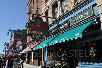 フィネガンズバー&グリル外観