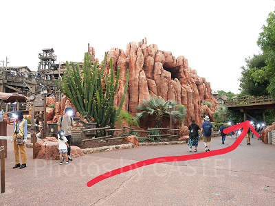 ビッグサンダーマウンテン右手の小道を進む