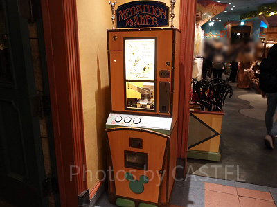 ガッレリーア・ディズニーのメダリオンメーカー