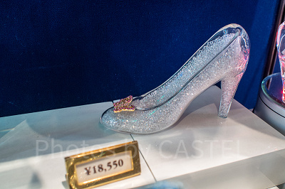 シンデレラのガラスの靴はなぜ消えない？原作との違いや靴の謎を徹底解明！