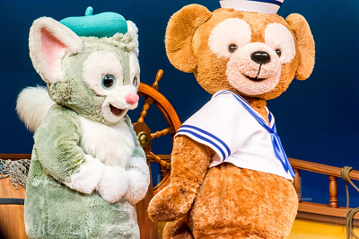 ダッフィーと仲良し♪