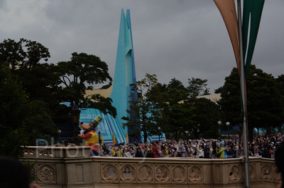 いそがしく駆け回るグーフィー