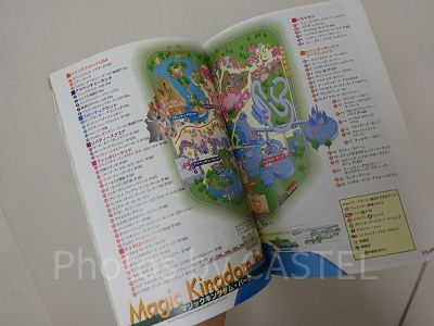 ガイドブック。ここにフセンを貼ったり、書き込みを行ったりします