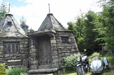 ハグリッドの小屋のそばに空飛ぶバイクが！
