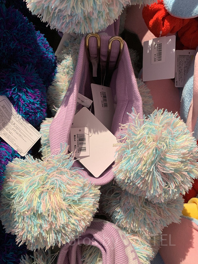 ポンポンがついたヘアバンドも販売中！