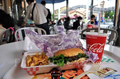 メルズドライブインのハンバーガー