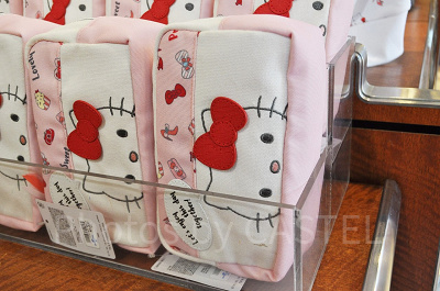 ハローキティ「Hello Kitty’s Sweetest Day Ever」ポーチ