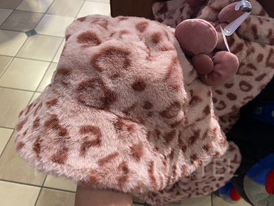 ハローキティのヒョウ柄ふわふわバケットハット