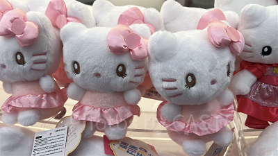 キティのぬいぐるみ