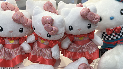 キティのぬいぐるみ（ピンクドレス）