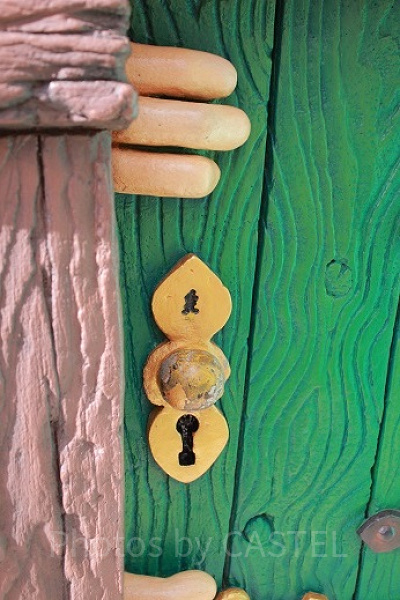 トゥーンタウン内の隠れミッキーです。全身の隠れミッキーでは最小だとか？