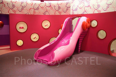 ハイヒール型の滑り台