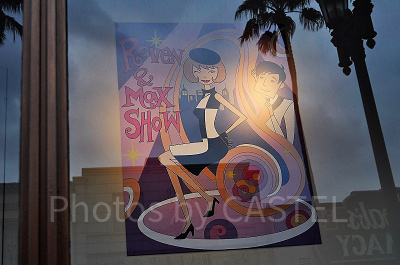 ハリウッド・ドリーム・ザ・ライド外観のショーウインドーポスター