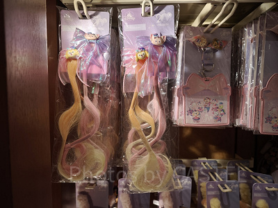 香港ディズニー20周年「ダッフィー＆フレンズ・グランドセレブレーショングッズ」：クッキーアンとリーナベルのヘアアクセサリーセット
