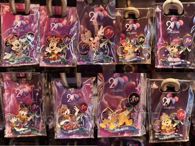 香港ディズニー20周年「ミッキー&フレンズ・グランドセレブレーショングッズ」:ピンバッジ