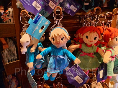 香港ディズニーアナ雪グッズ:エルサの刺繍ぬいぐるみキーチェーン