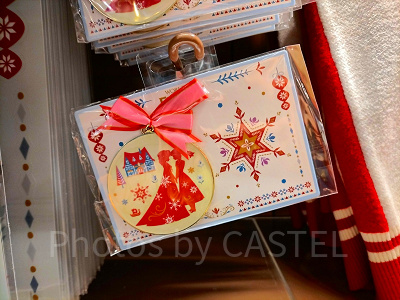 香港ディズニーアナ雪グッズ：リボン付メダル型ピンバッジ