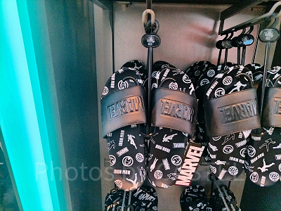 香港ディズニーマーベルグッズ：アイアンマンのサンダル