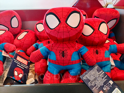 香港ディズニーマーベルグッズ：スパイダーマンのぬいぐるみ（S）